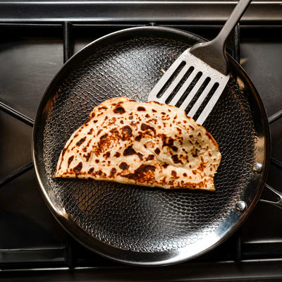 Crêpière en titane martelée