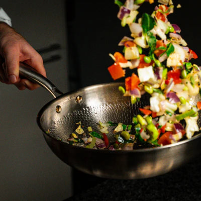 Poêle Wok en titane martelée