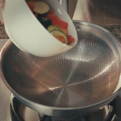 Poêle Wok en titane martelée